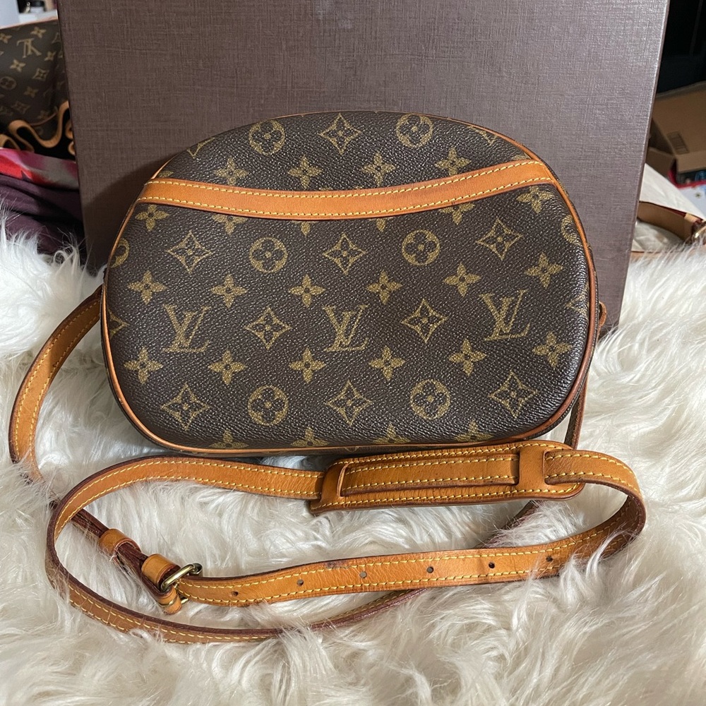 VINTAGE LOUIS VUITTON BLOIS PURSE